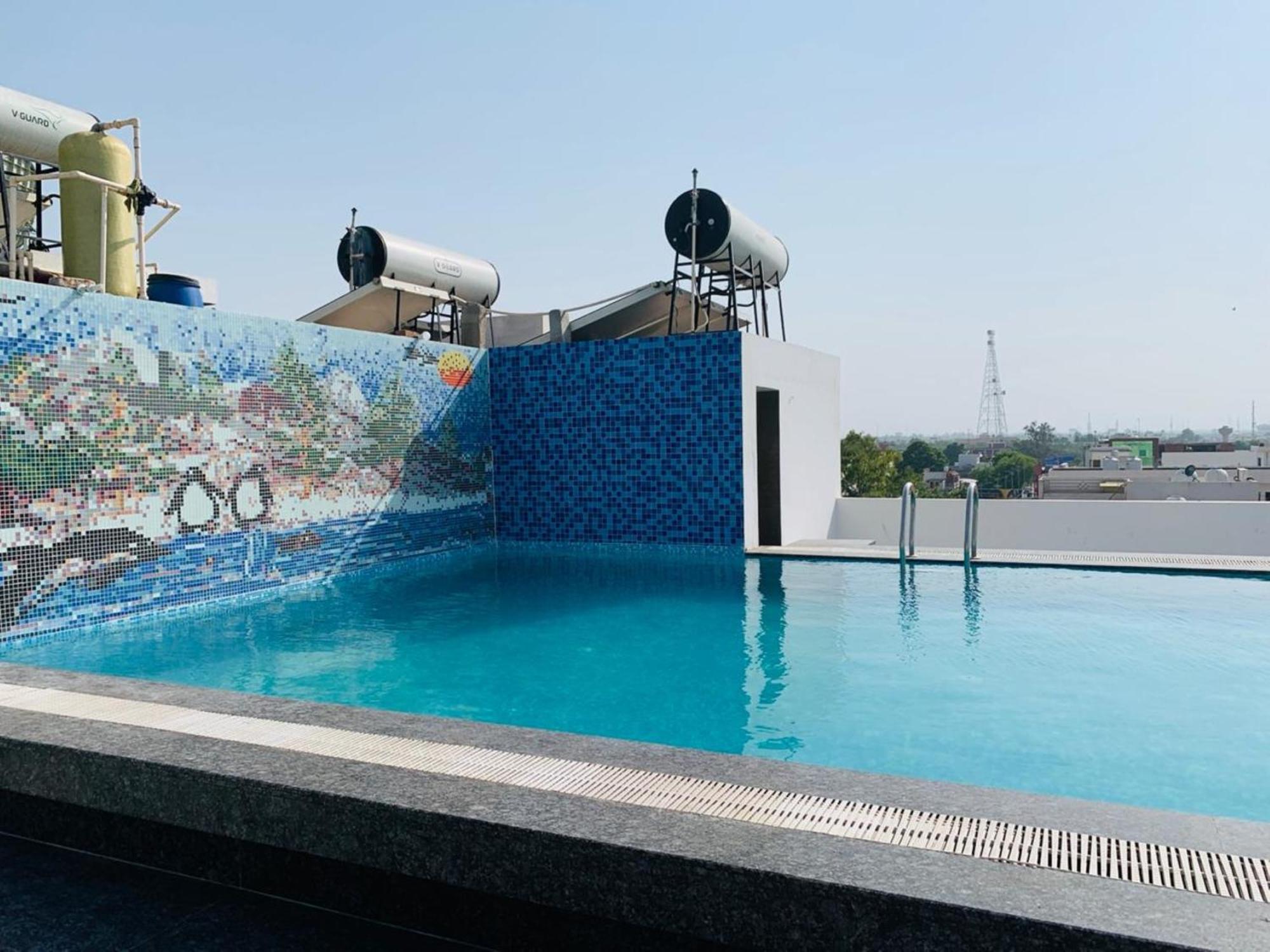 Hotel Royal Palace Hapur ภายนอก รูปภาพ